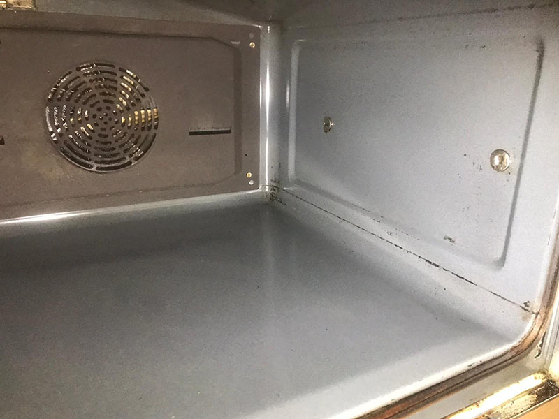 Oven cleaning in action